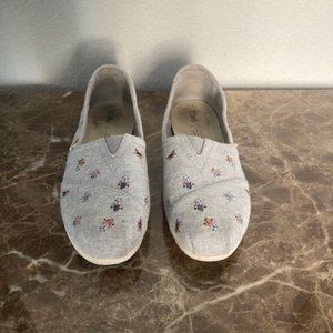 Classic Tom's with cute bug embroidery